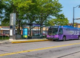 Image of a Pulse Bus at Harlem and Milwaukee avenues
