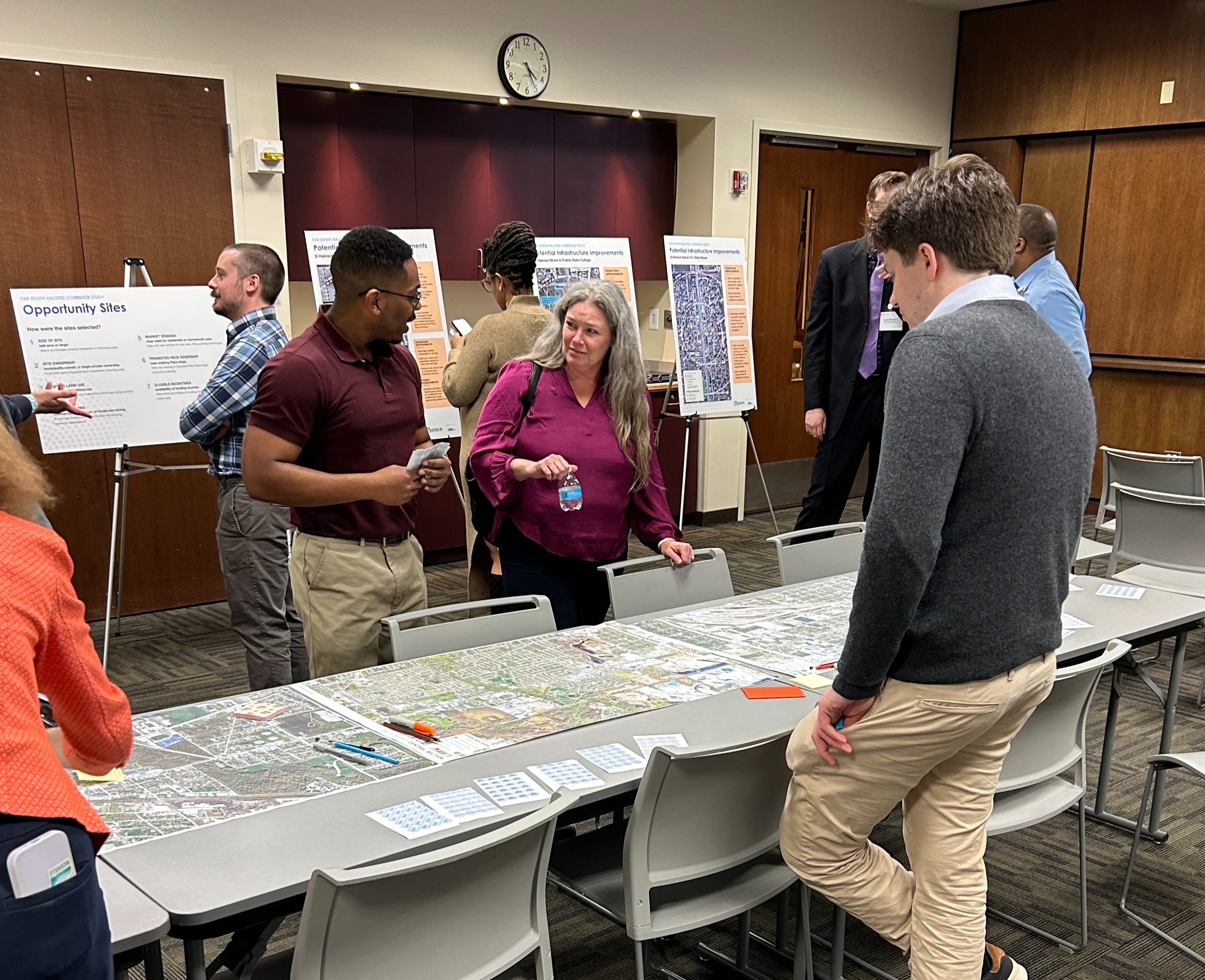 Image of participants at Far South Halsted Public meeting